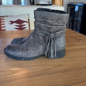 Born Leather Tassled Ankle Boots. Size 7